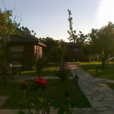 Hidden Garden Деревянный коттедж